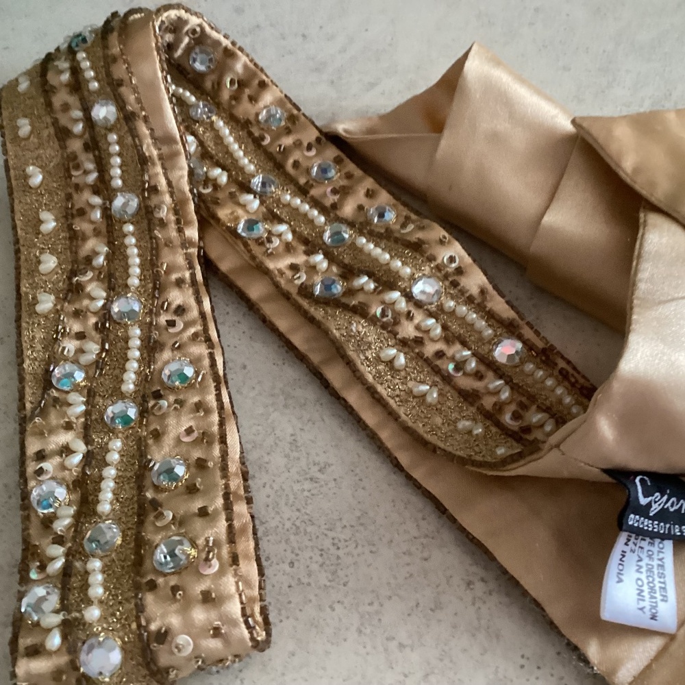 Cejon dash belt with beautiful jeweled area. Be perfect on a wedding dress.